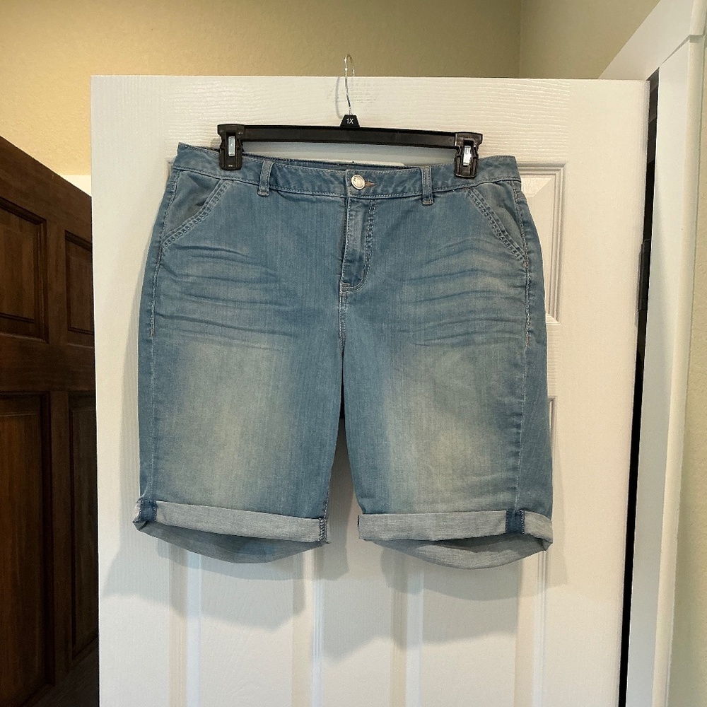 NWOT Lane Bryant Distressed Denim Bermuda Blue  Shorts 18